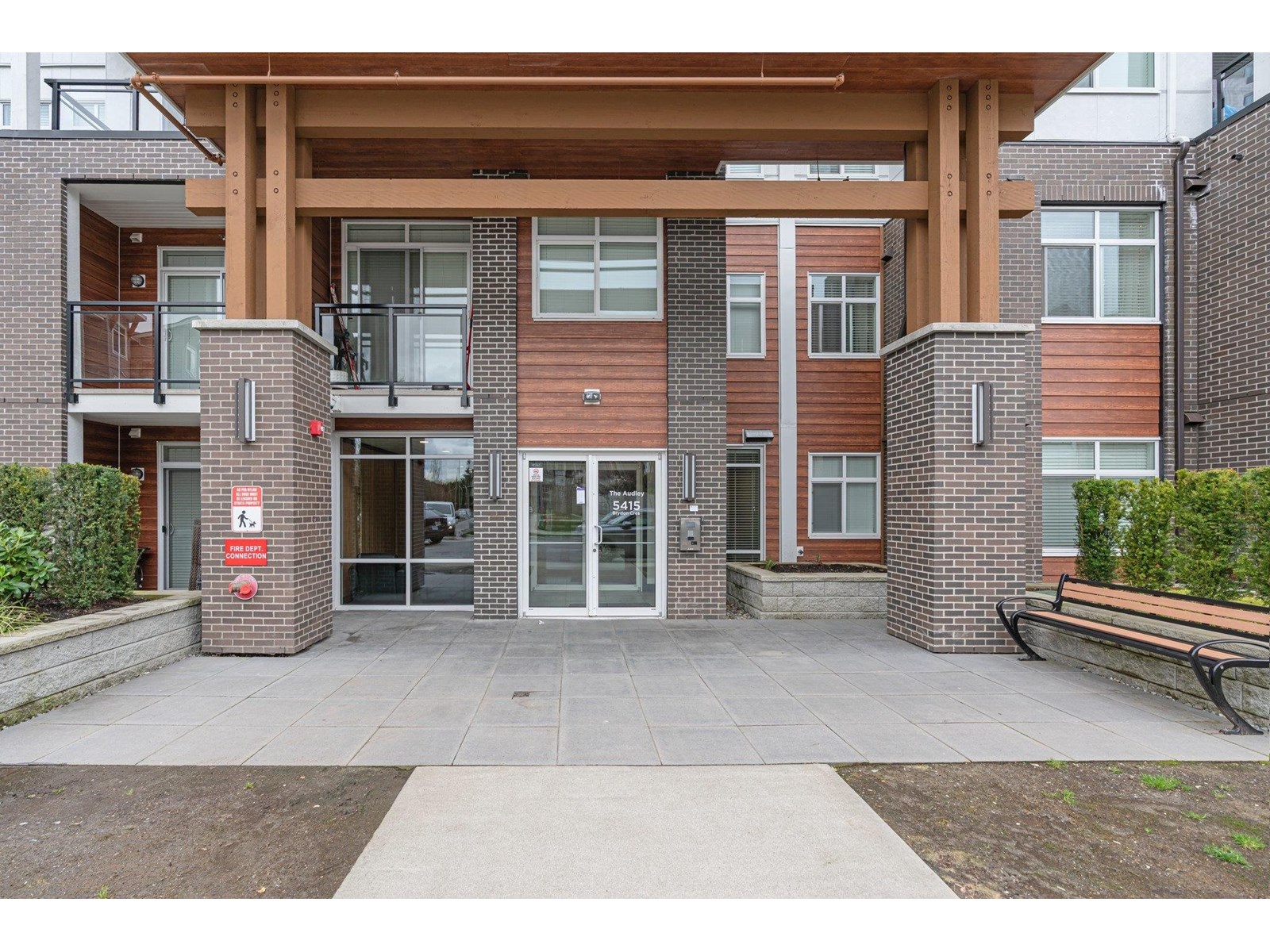 Photo 2 of 414 5415 Brydon Crescent, Langley BC