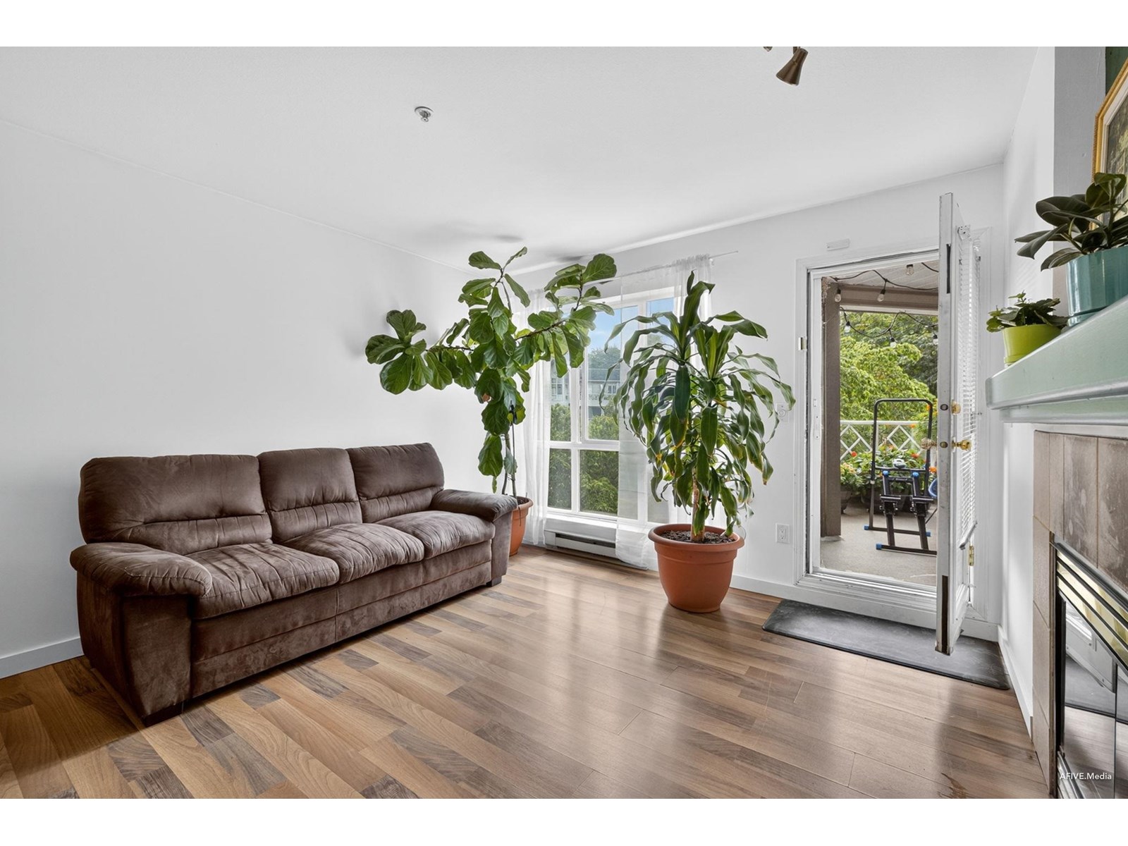 Photo 3 of 329 9979 140 Street, Surrey BC
