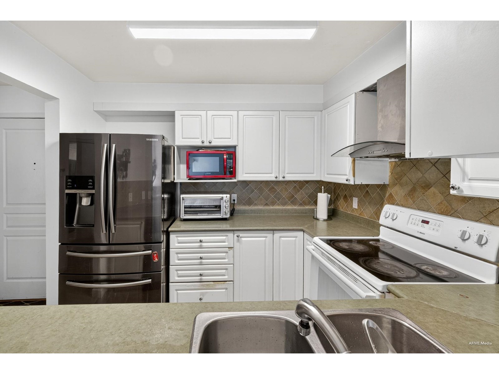 Photo 13 of 329 9979 140 Street, Surrey BC