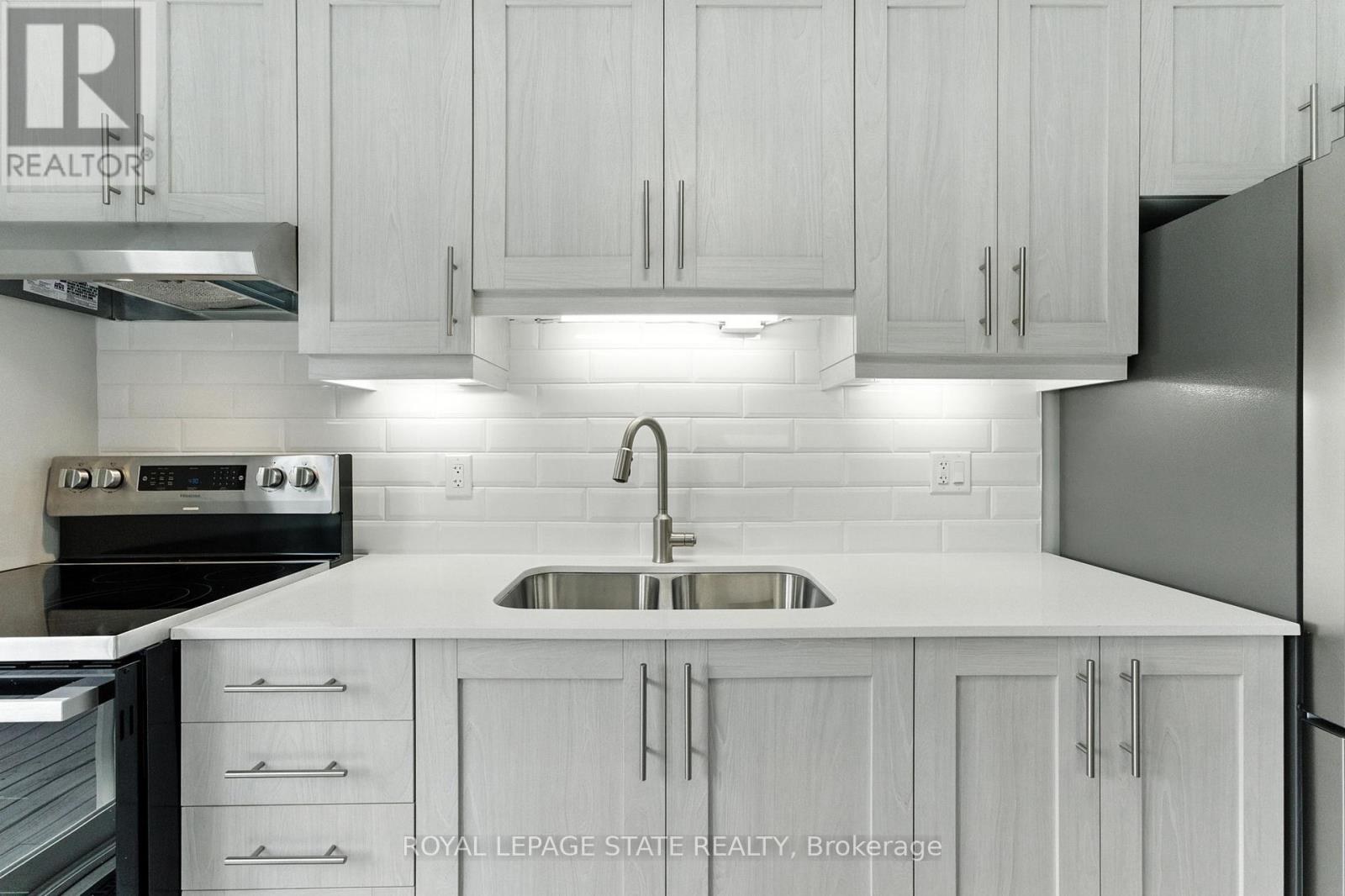 Photo 11 of 7185 Airport Road, Hamilton ON