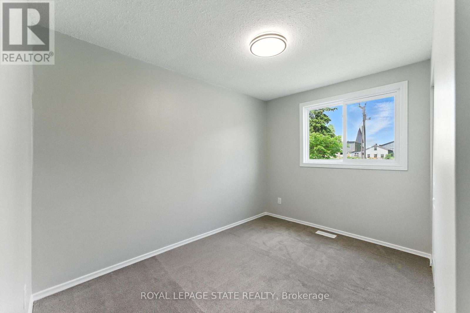 Photo 17 of 7185 Airport Road, Hamilton ON