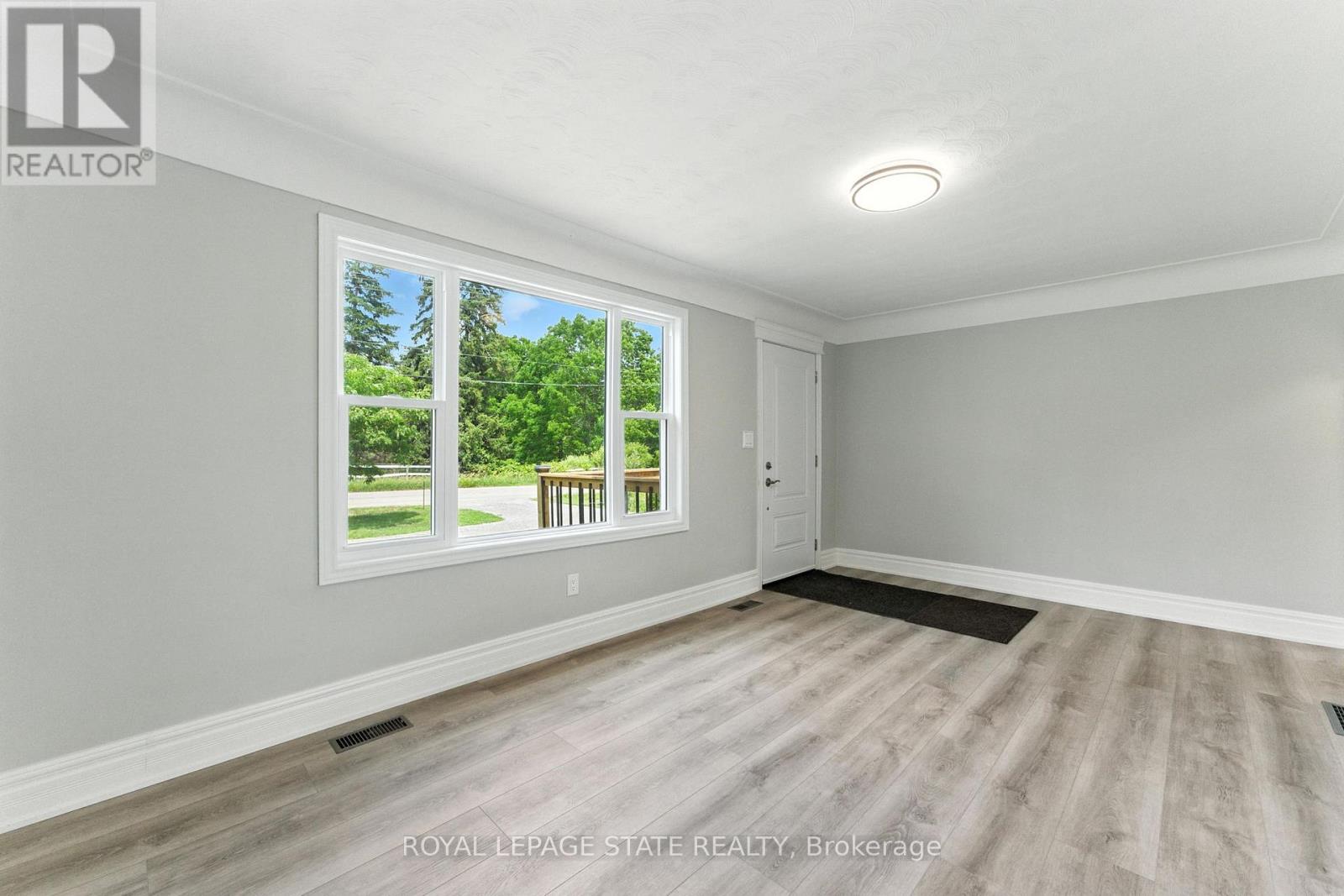 Photo 6 of 7185 Airport Road, Hamilton ON
