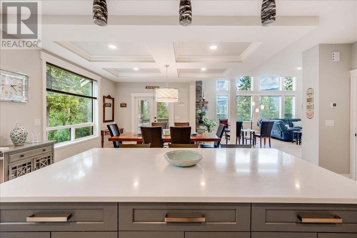 220 CHASE Road, Christina Lake