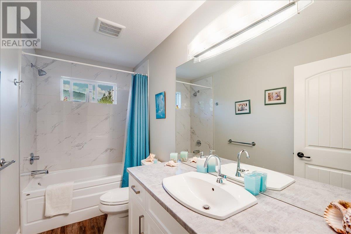 220 CHASE Road, Christina Lake