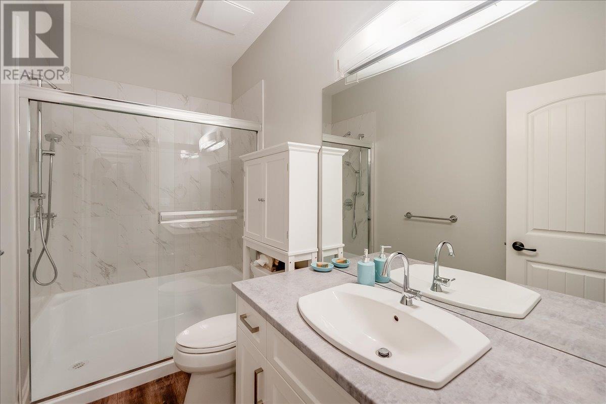 220 CHASE Road, Christina Lake