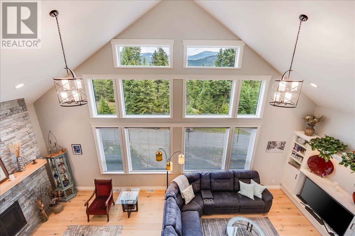 220 CHASE Road, Christina Lake
