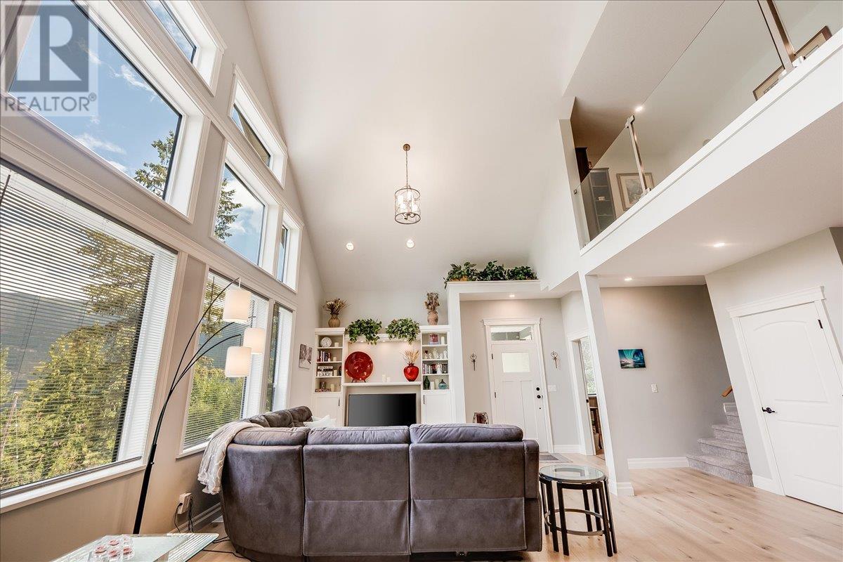 220 CHASE Road, Christina Lake
