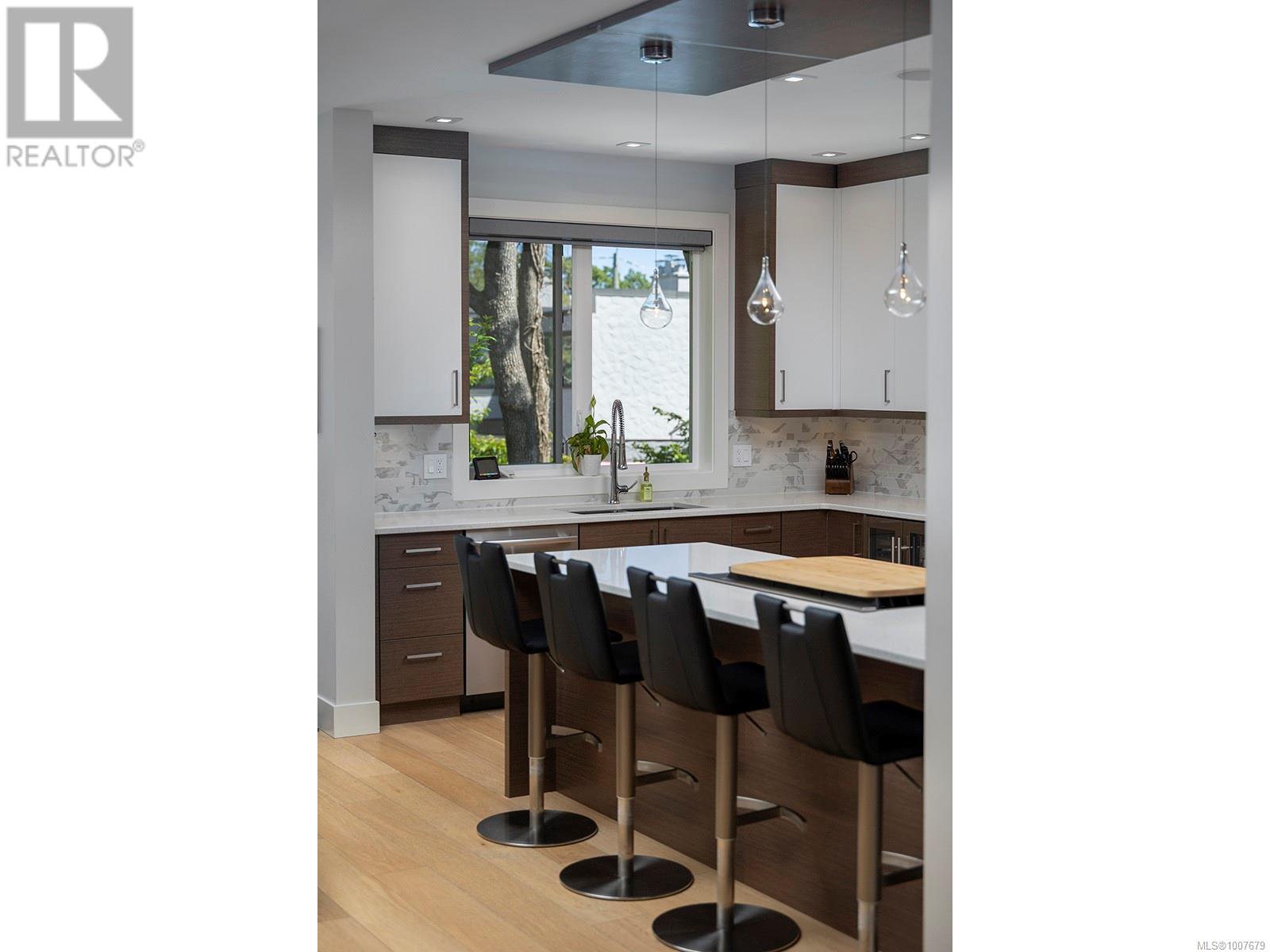 Photo 12 of 3411 Mayfair Dr, Saanich BC