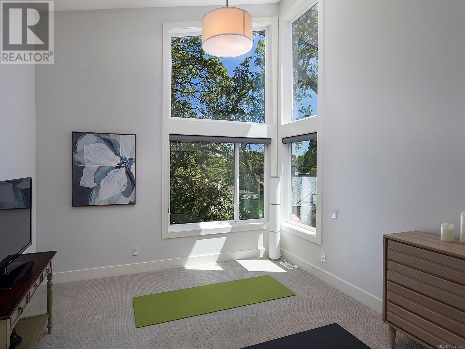 Photo 17 of 3411 Mayfair Dr, Saanich BC