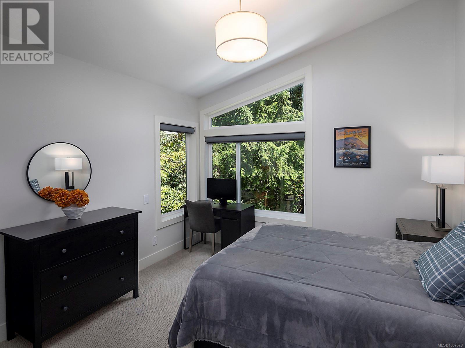 Photo 18 of 3411 Mayfair Dr, Saanich BC