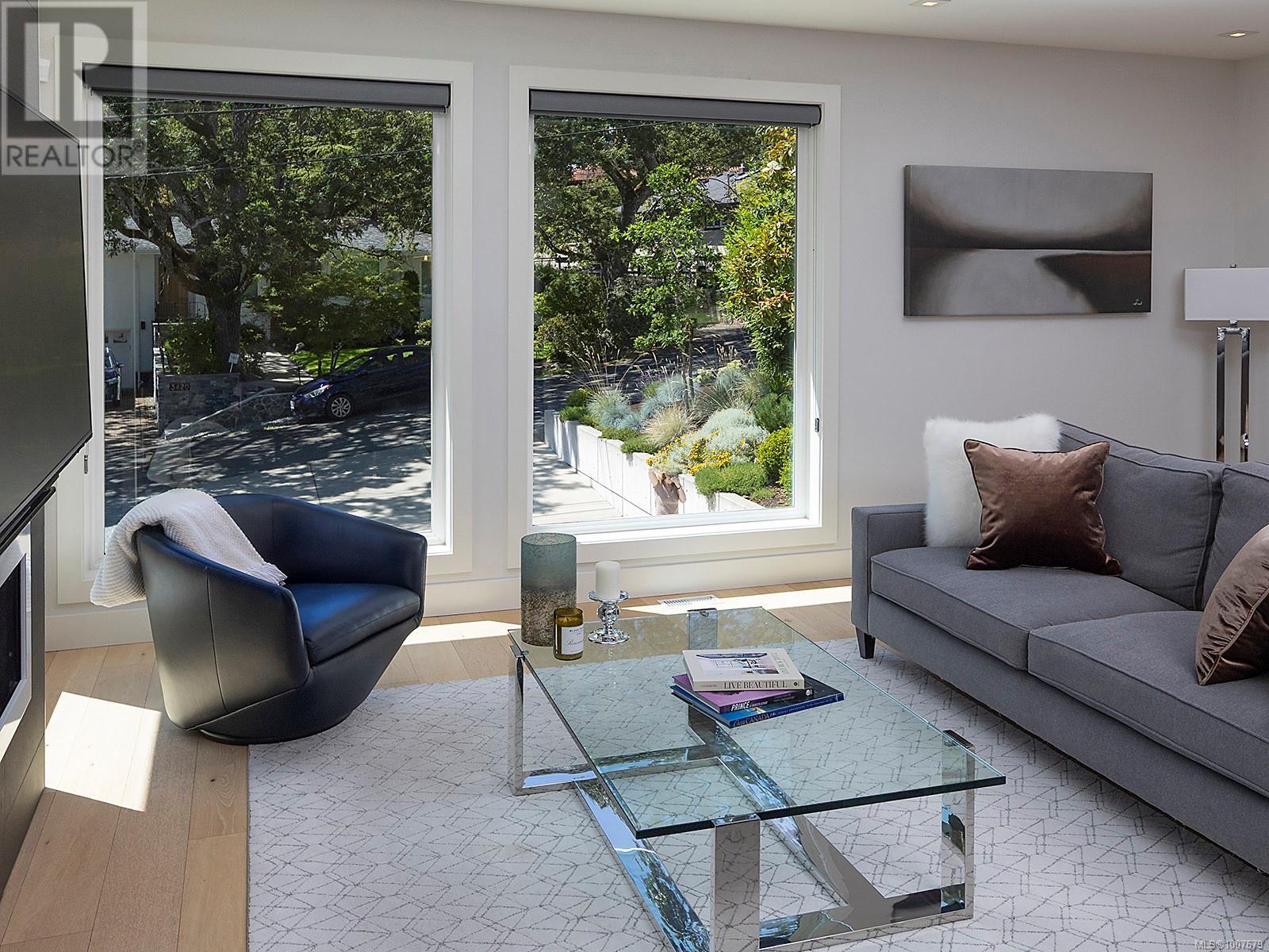 Photo 8 of 3411 Mayfair Dr, Saanich BC