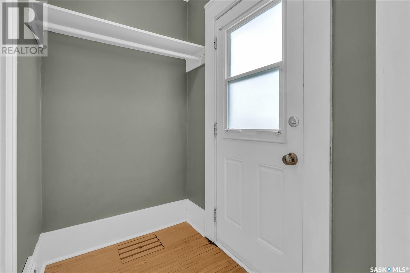 Photo 5 of 1942 Elphinstone Street, Regina SK