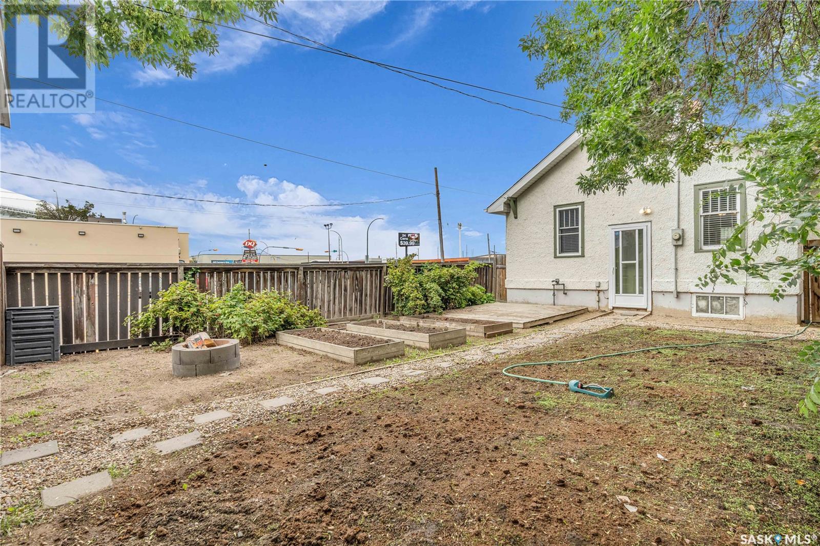 Photo 8 of 1942 Elphinstone Street, Regina SK