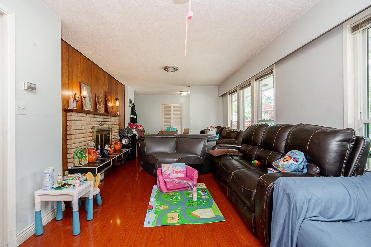 Photo 4 of 9303 Stuart Crescent, Surrey BC