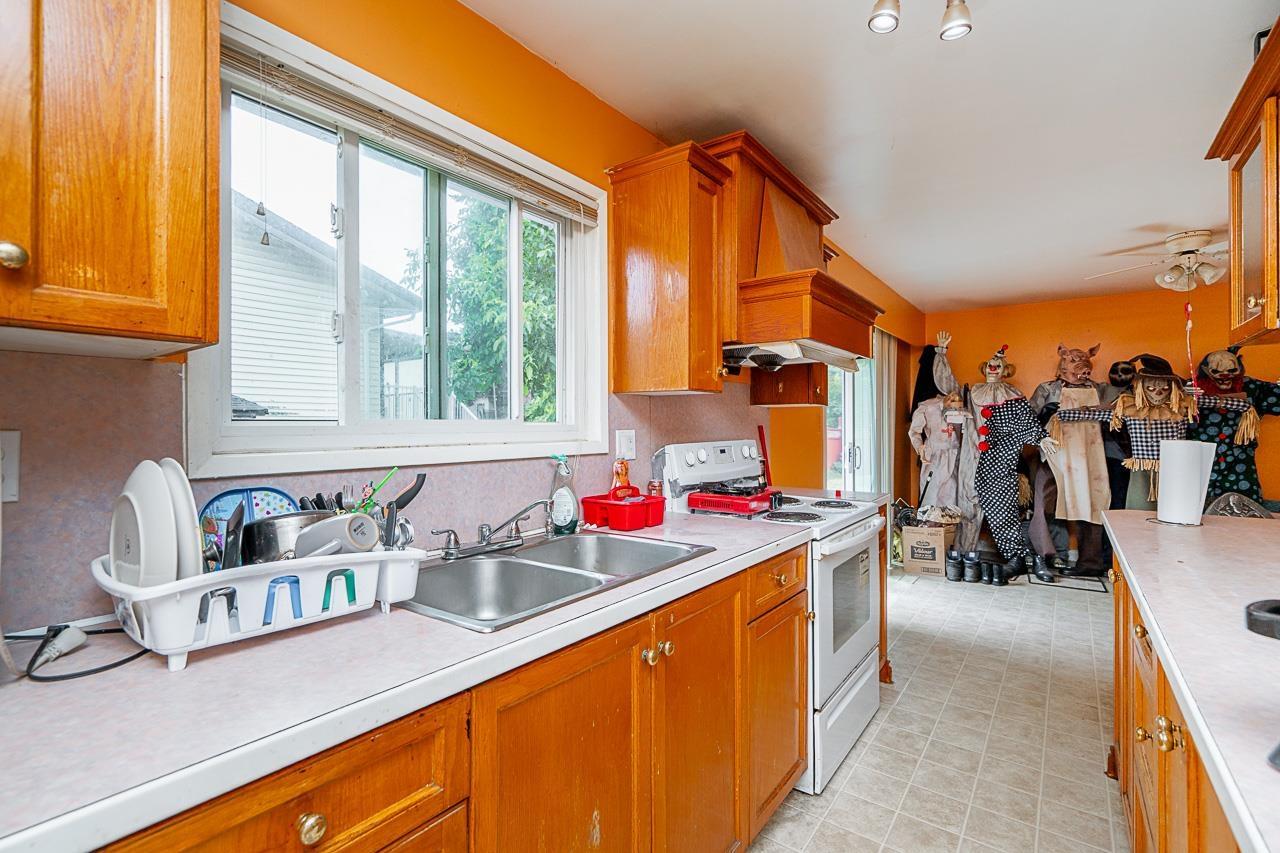 Photo 11 of 9303 Stuart Crescent, Surrey BC