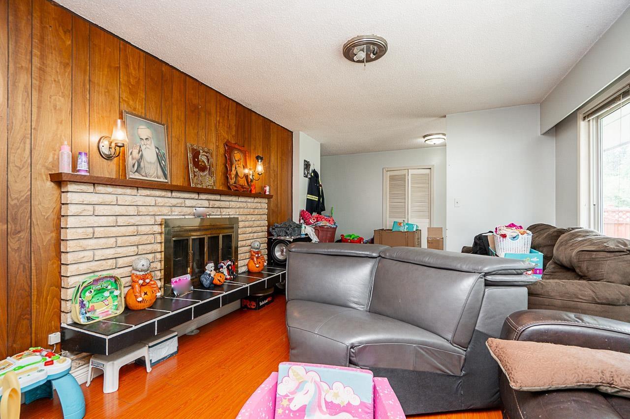 Photo 6 of 9303 Stuart Crescent, Surrey BC