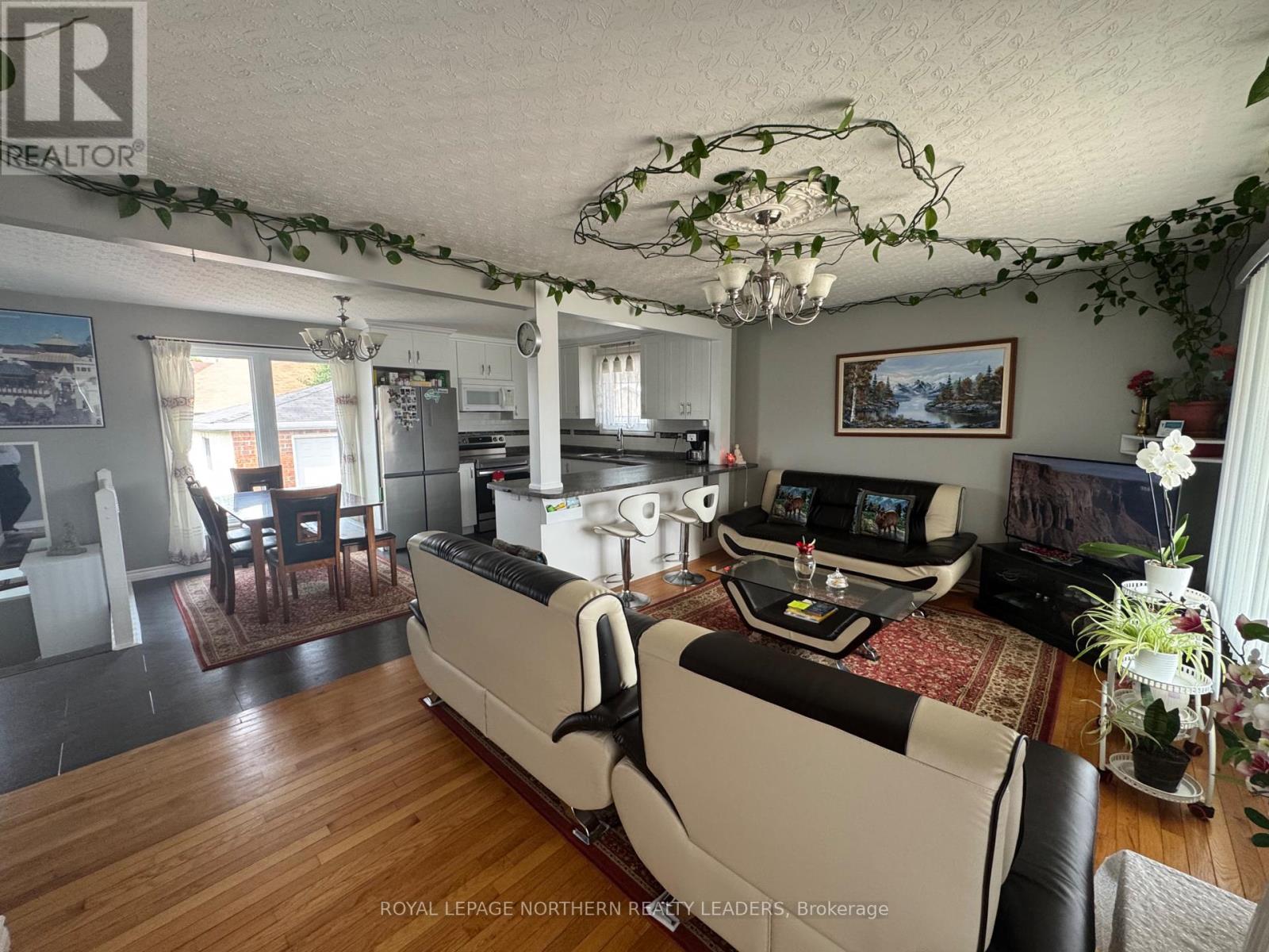 Photo 4 of 880 Park Avenue, Timmins ON