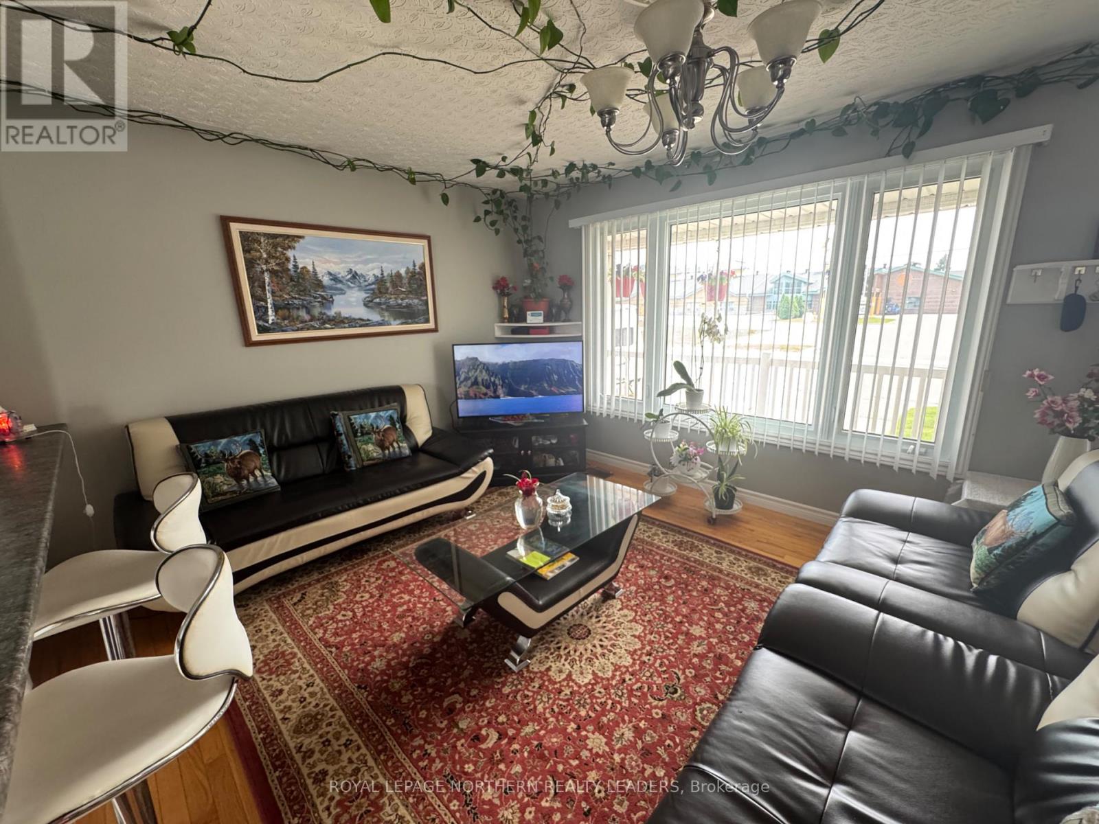 Photo 5 of 880 Park Avenue, Timmins ON