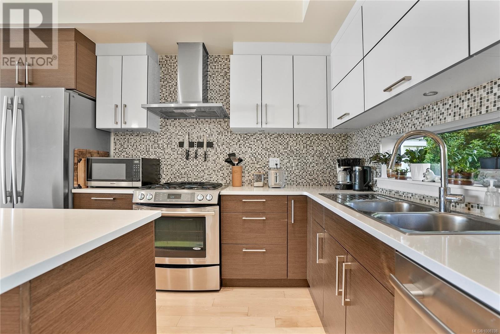 #1 2830 IRMA ST - Image 2