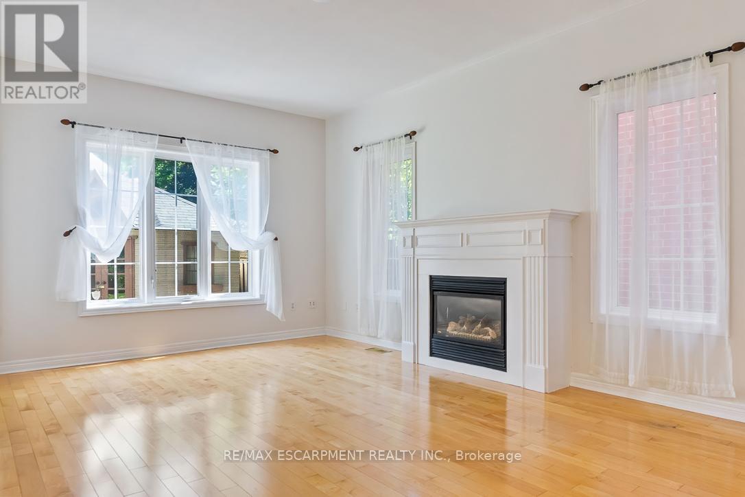 Photo 8 of 1146 Upper River Court, Mississauga ON