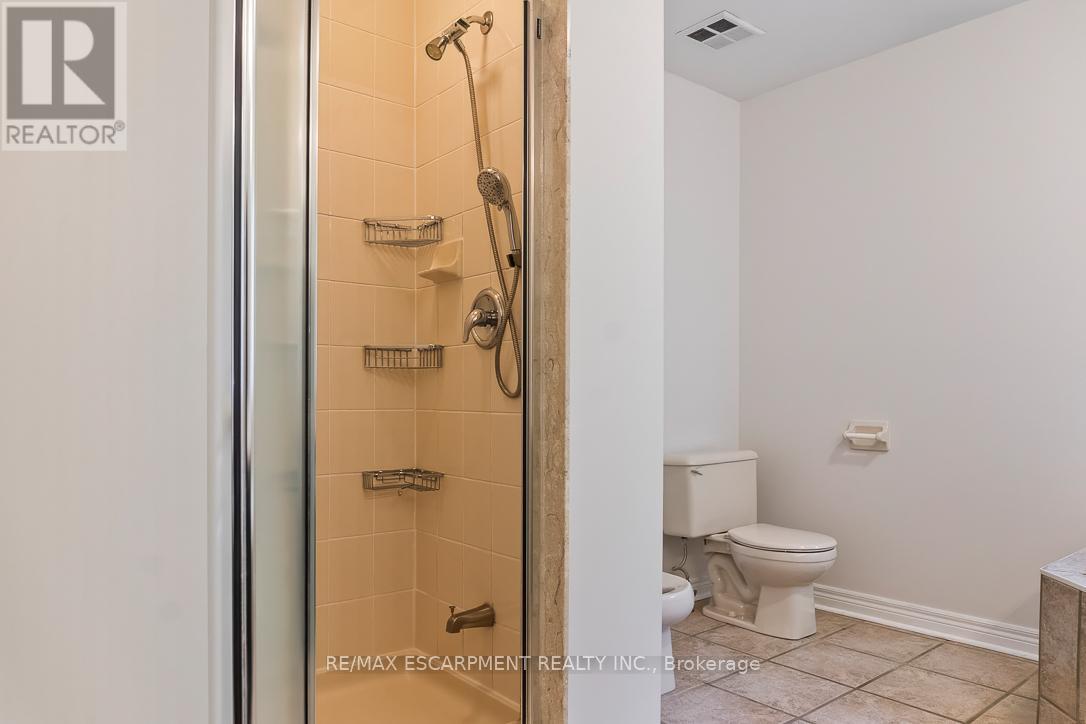 Photo 7 of 1146 Upper River Court, Mississauga ON