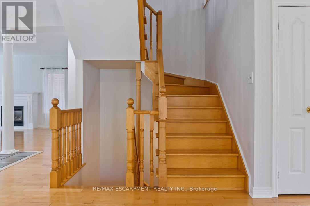Photo 4 of 1146 Upper River Court, Mississauga ON