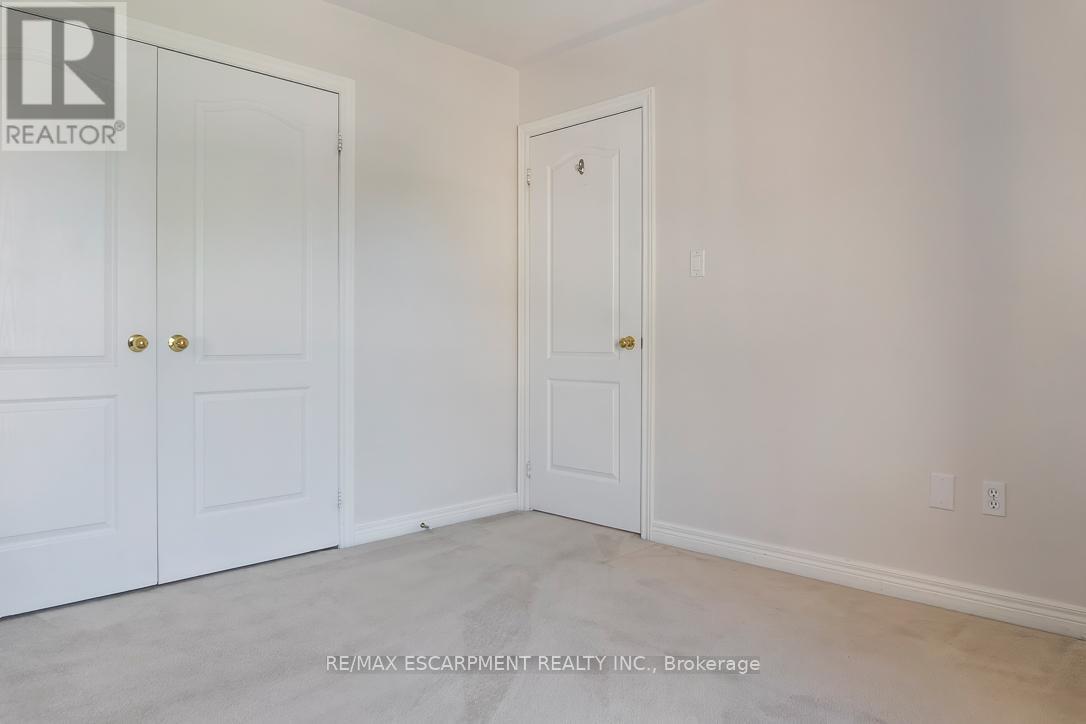 Photo 18 of 1146 Upper River Court, Mississauga ON