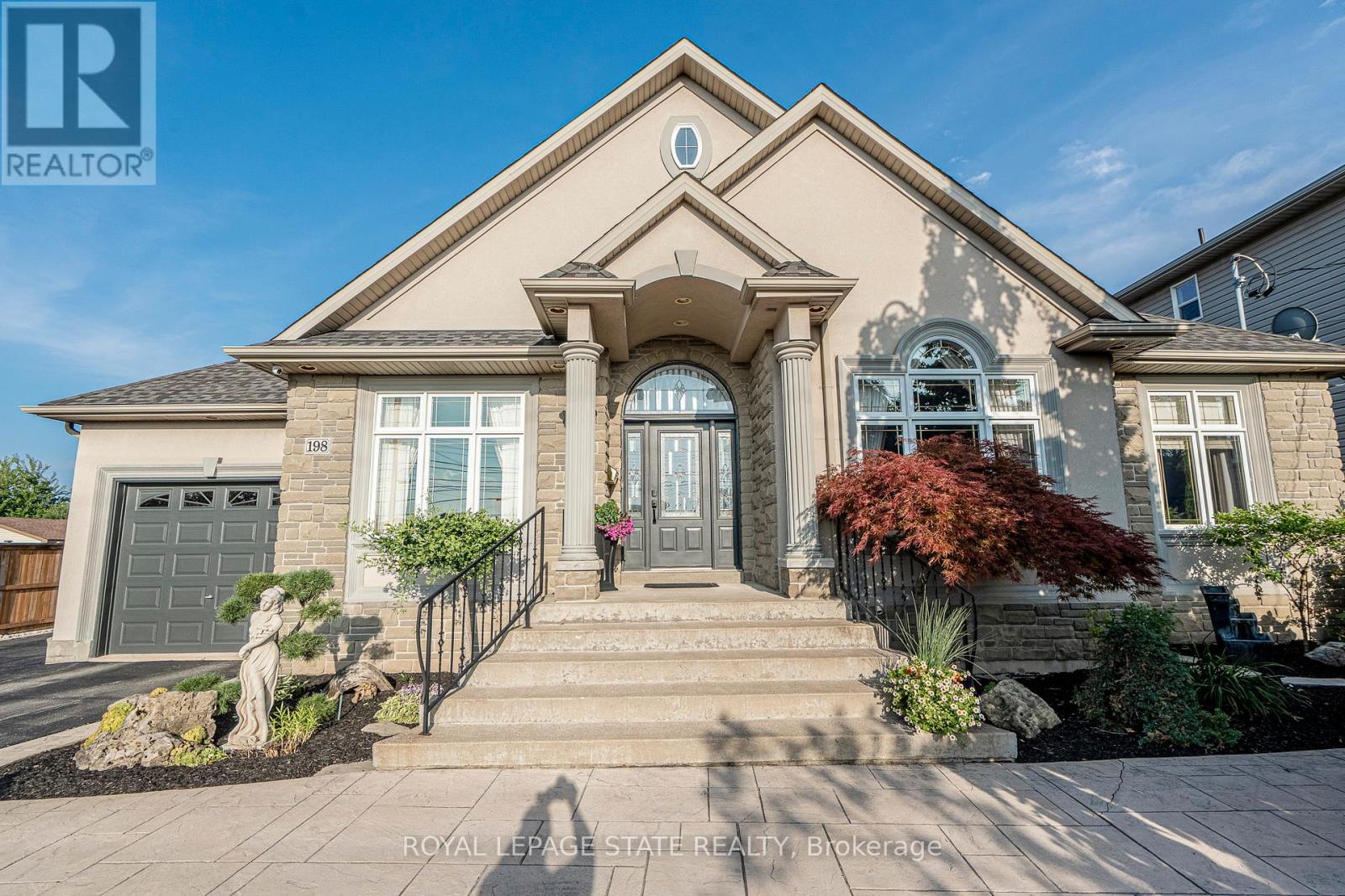 Photo 3 of 198 Gray Road, Hamilton ON