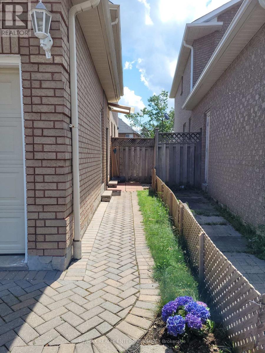 Photo 8 of 1509 Daniel Creek Road, Mississauga ON