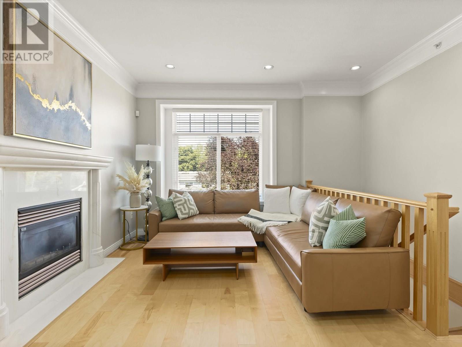 Photo 3 of 1336 E 16th Avenue, Vancouver BC