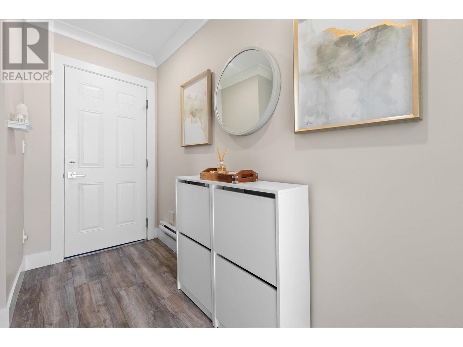 Photo 2 of 108 Jardine Street, New Westminster BC