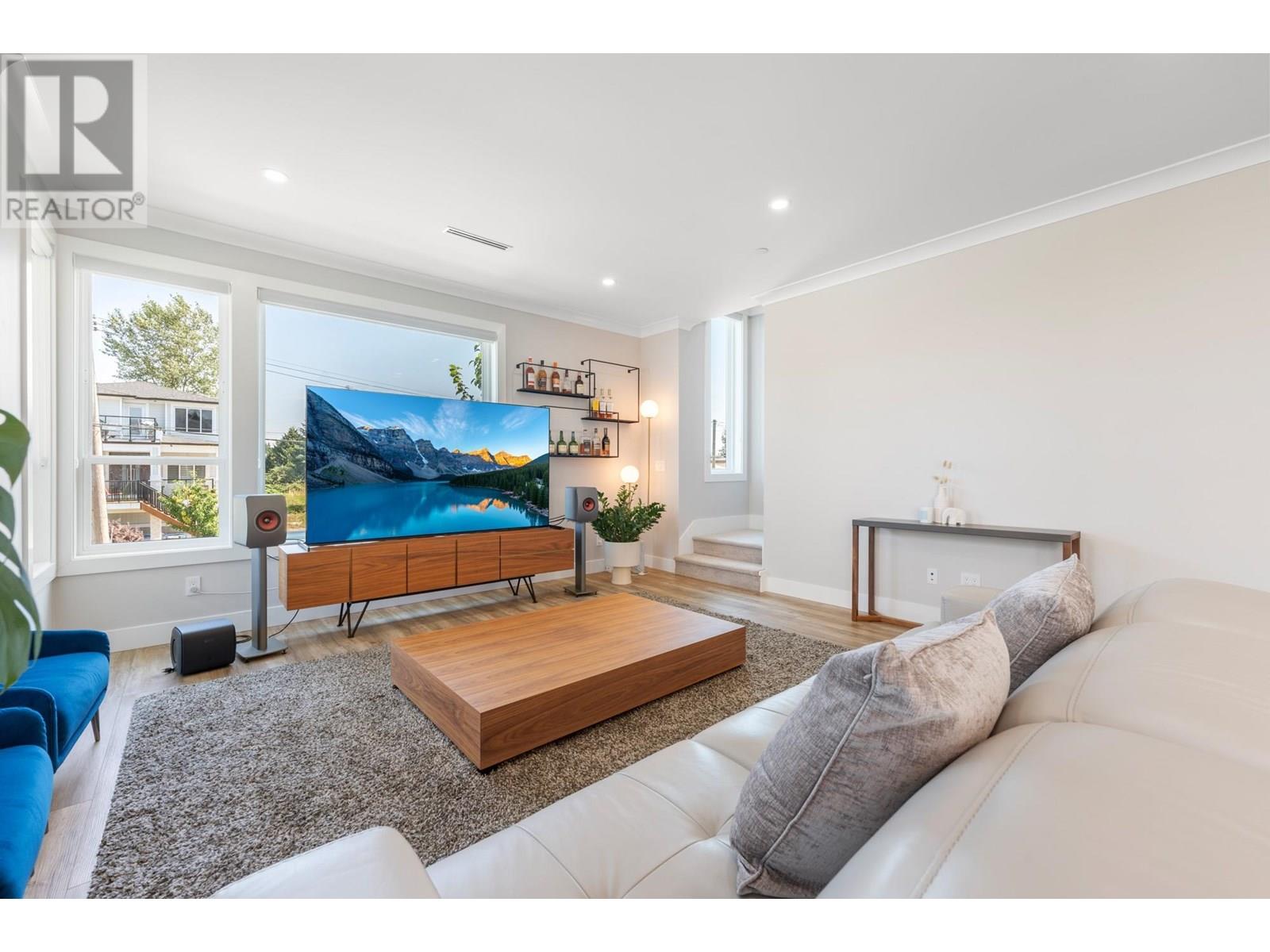Photo 5 of 108 Jardine Street, New Westminster BC
