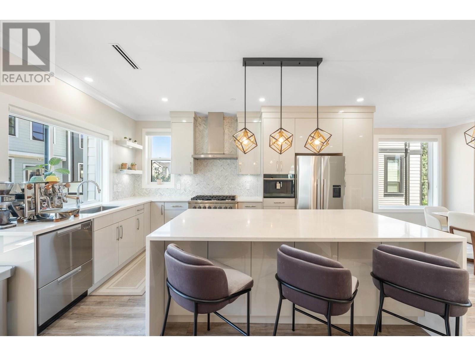 Photo 14 of 108 Jardine Street, New Westminster BC