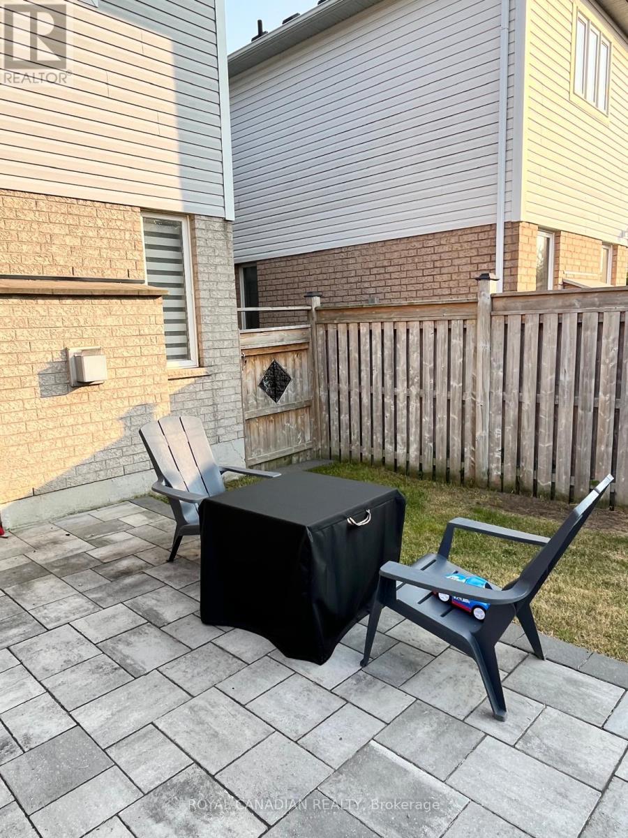 Photo 3 of 181 Bathgate Crescent E, Clarington ON