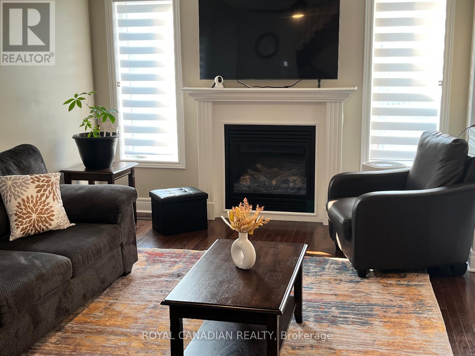 Photo 5 of 181 Bathgate Crescent E, Clarington ON