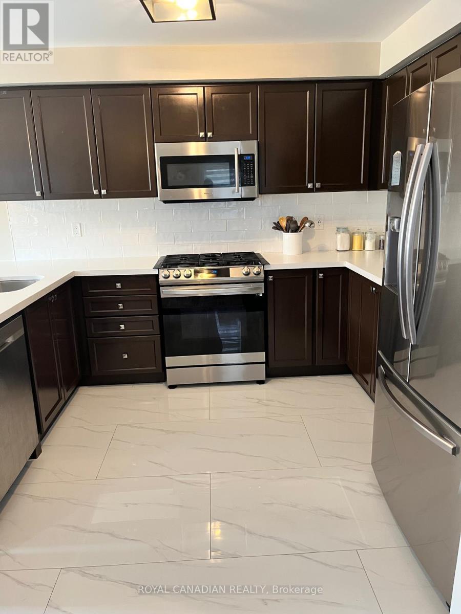 Photo 4 of 181 Bathgate Crescent E, Clarington ON