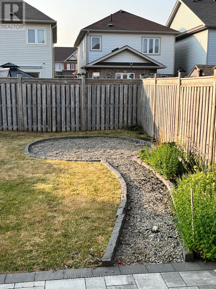 Photo 10 of 181 Bathgate Crescent E, Clarington ON
