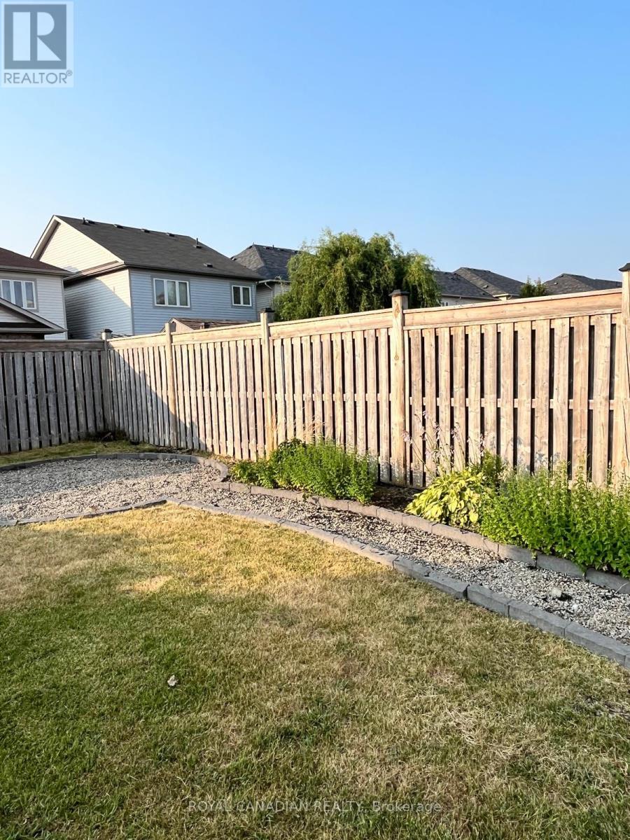 Photo 9 of 181 Bathgate Crescent E, Clarington ON