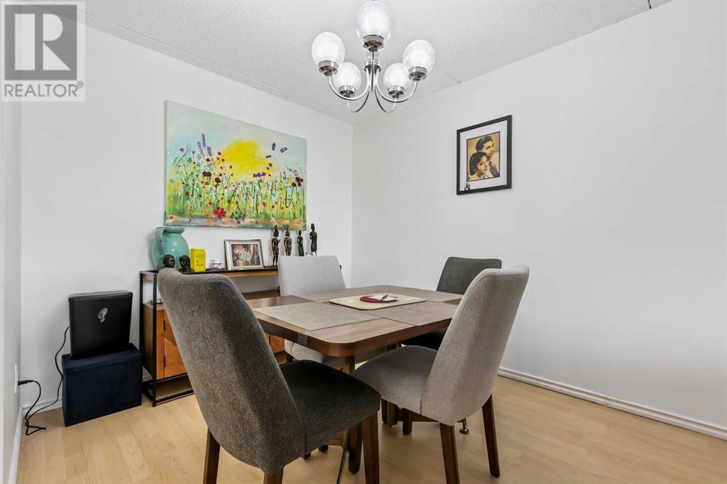 Single Family House for Sale in   Dalton Drive NW Dalhousie Calgary 