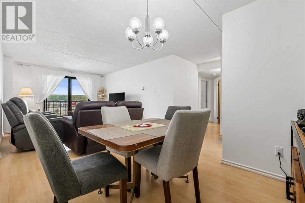 Single Family House for Sale in   Dalton Drive NW Dalhousie Calgary 
