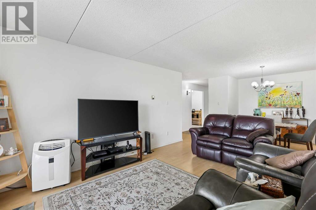 Single Family House for Sale in   Dalton Drive NW Dalhousie Calgary 