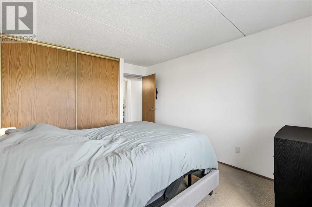 Single Family House for Sale in   Dalton Drive NW Dalhousie Calgary 