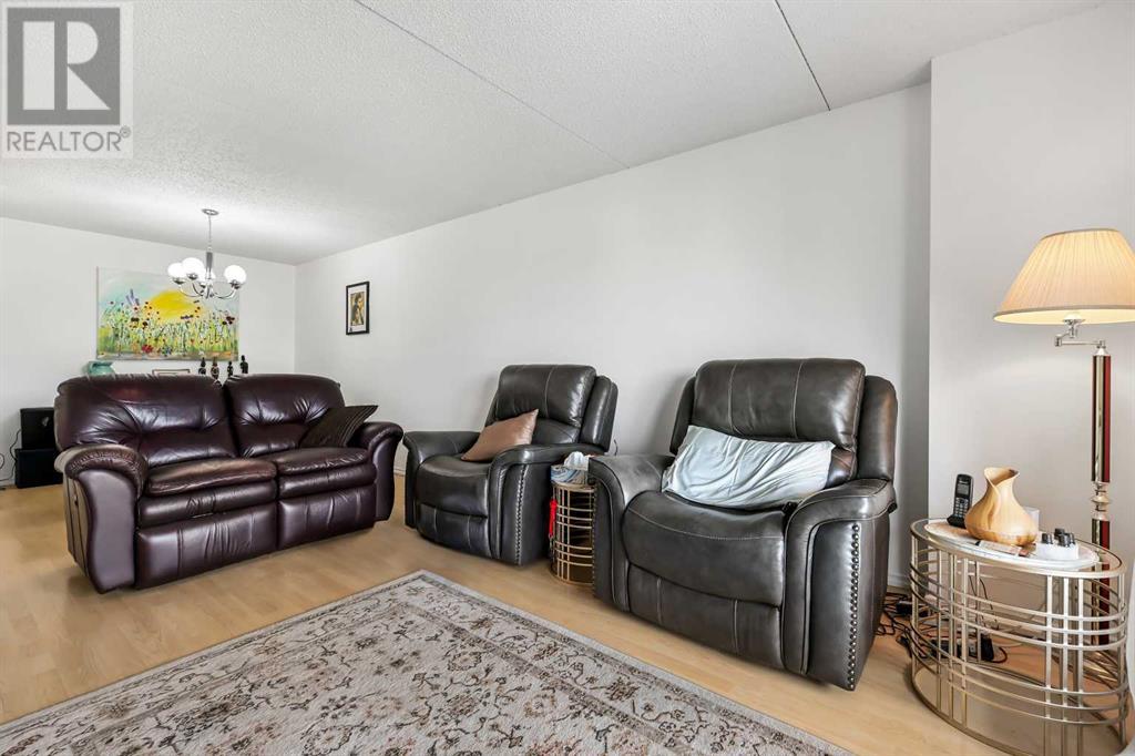 Single Family House for Sale in   Dalton Drive NW Dalhousie Calgary 