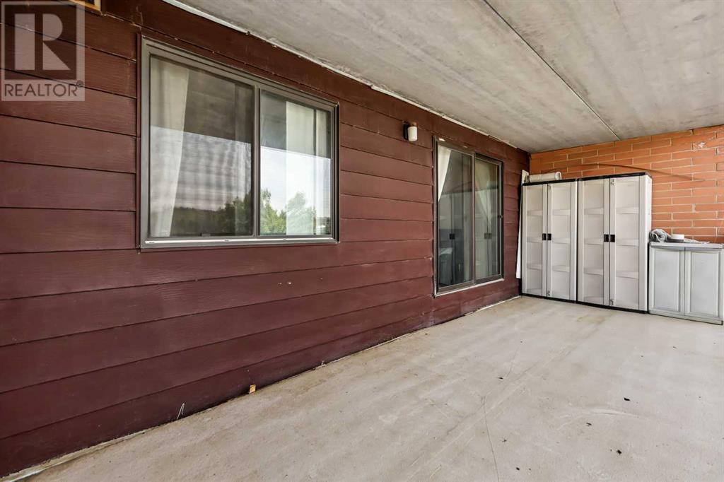 Single Family House for Sale in   Dalton Drive NW Dalhousie Calgary 
