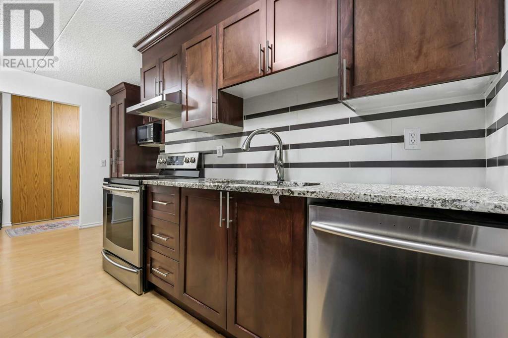 Single Family House for Sale in   Dalton Drive NW Dalhousie Calgary 