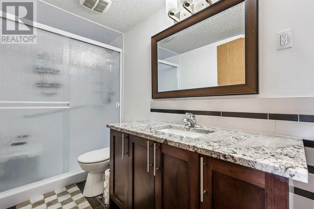 Single Family House for Sale in   Dalton Drive NW Dalhousie Calgary 