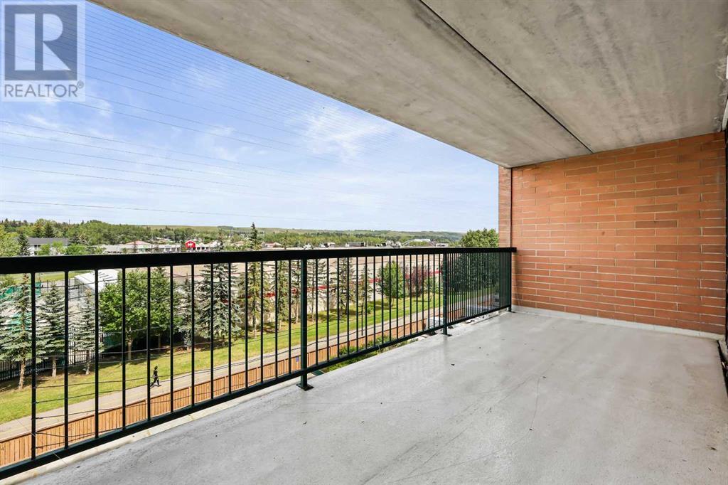 Single Family House for Sale in   Dalton Drive NW Dalhousie Calgary 