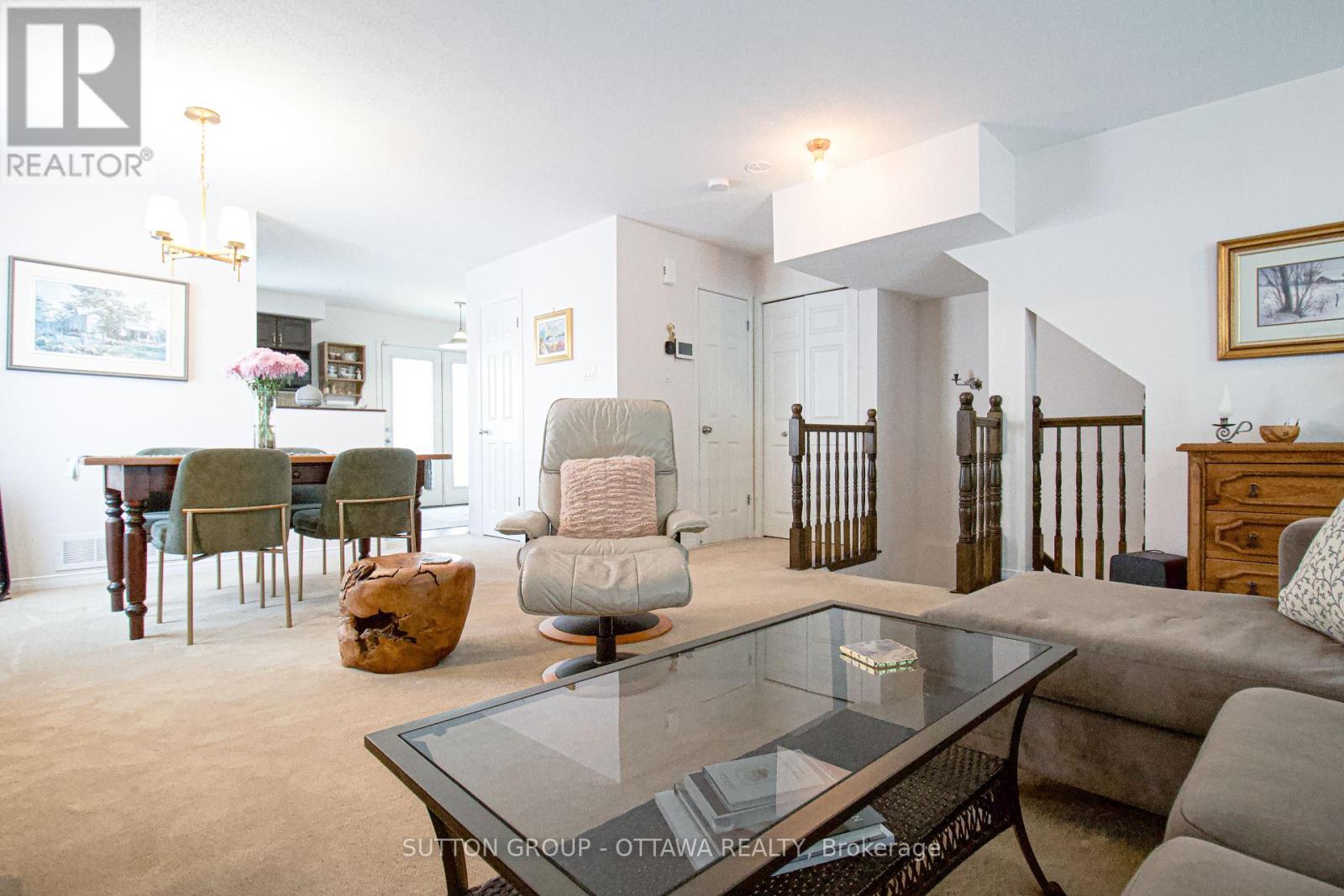 Living room and dining room of 133-1512 Walkley Rd