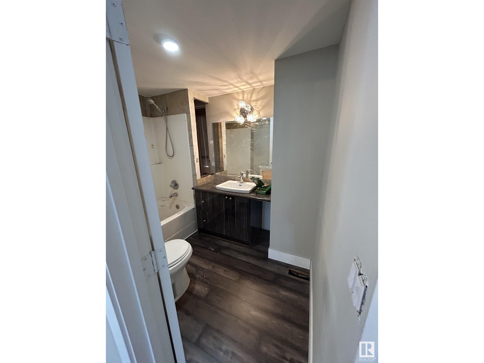 Photo 10 of 306 West Brooke Wy Nw, Edmonton AB