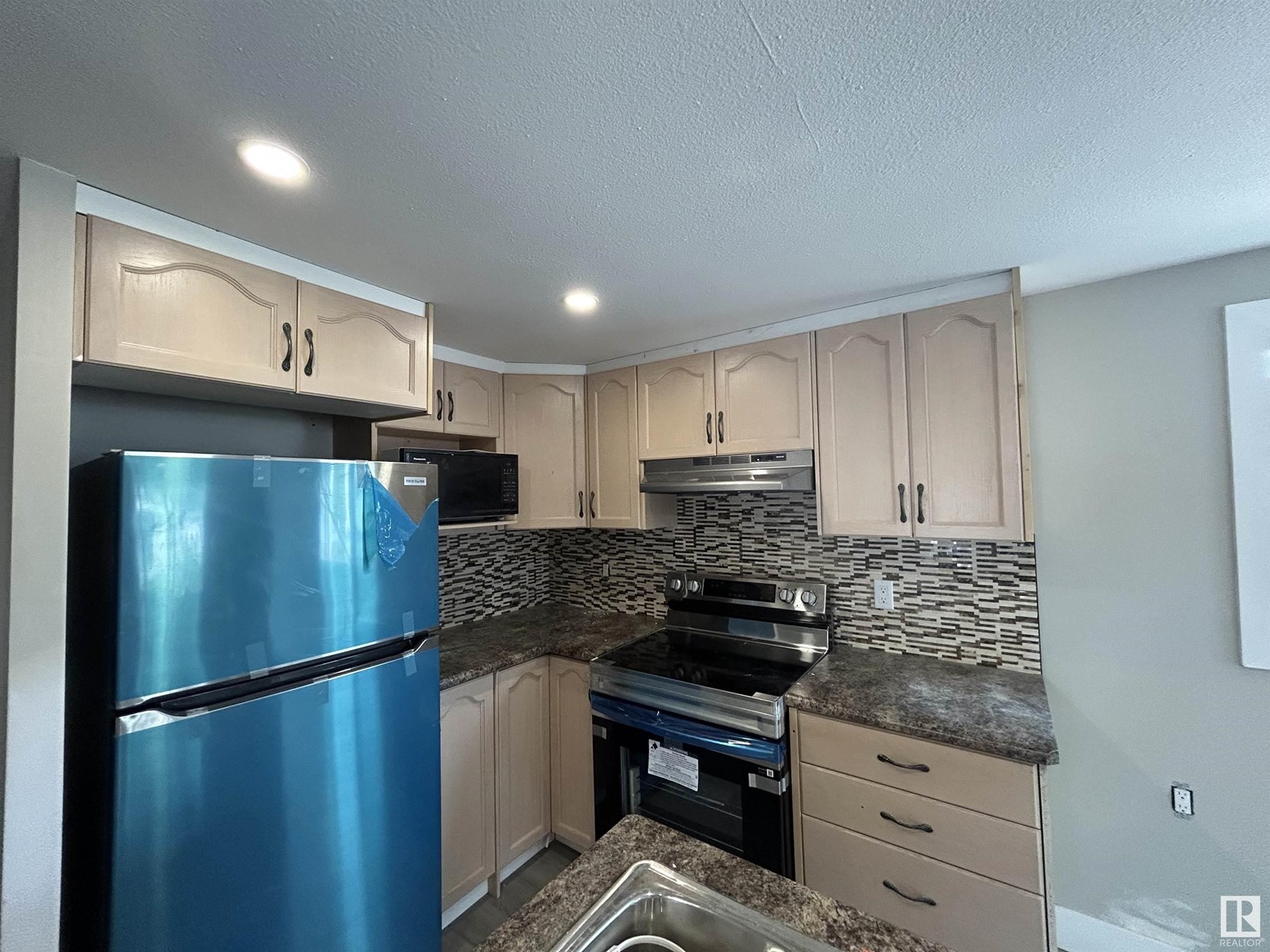 Photo 2 of 306 West Brooke Wy Nw, Edmonton AB